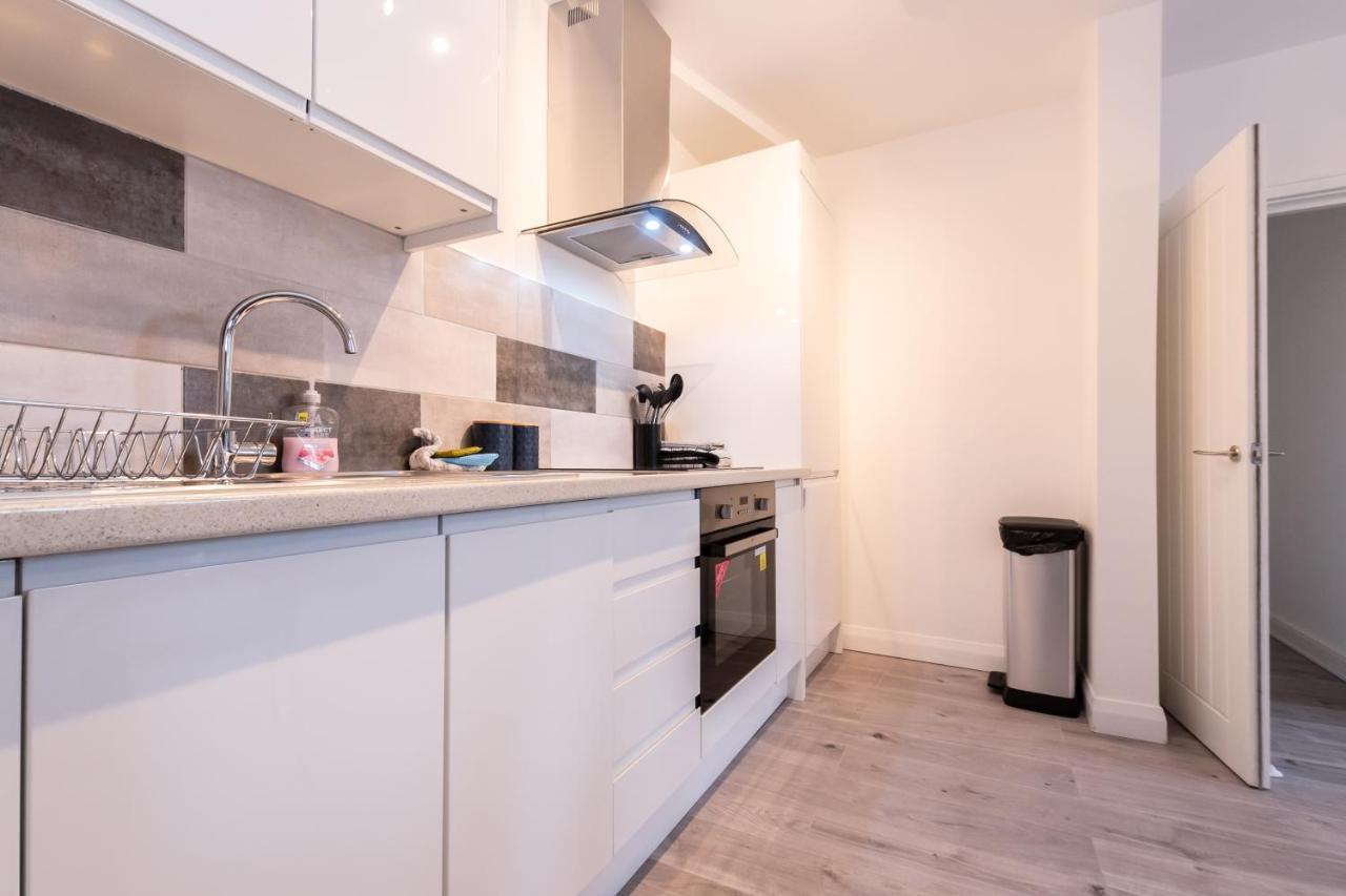 Price - Superb Apartments, Single Beds Or King Size & Sofabed - Amazing Location Close To Mayflower Theatre Free Parking