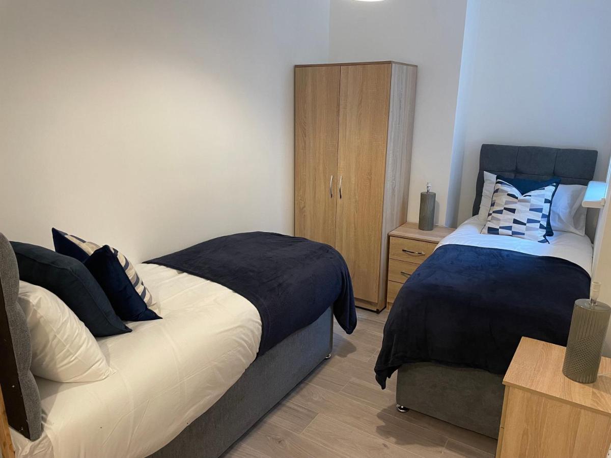 Price - Superb Apartments, Single Beds Or King Size & Sofabed - Amazing Location Close To Mayflower Theatre Free Parking Southampton
