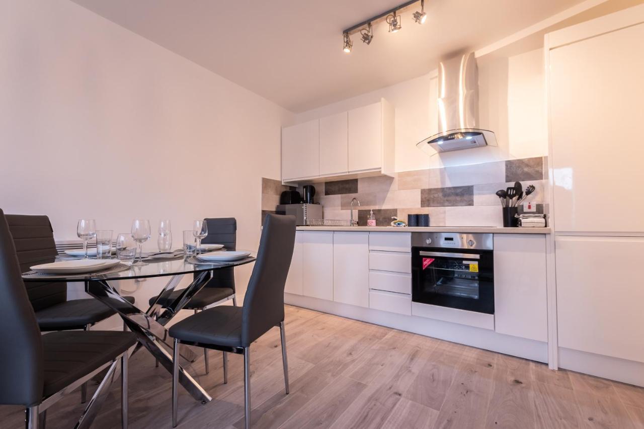 Price - Superb Apartments, Single Beds Or King Size & Sofabed - Amazing Location Close To Mayflower Theatre Free Parking Appartement Southampton