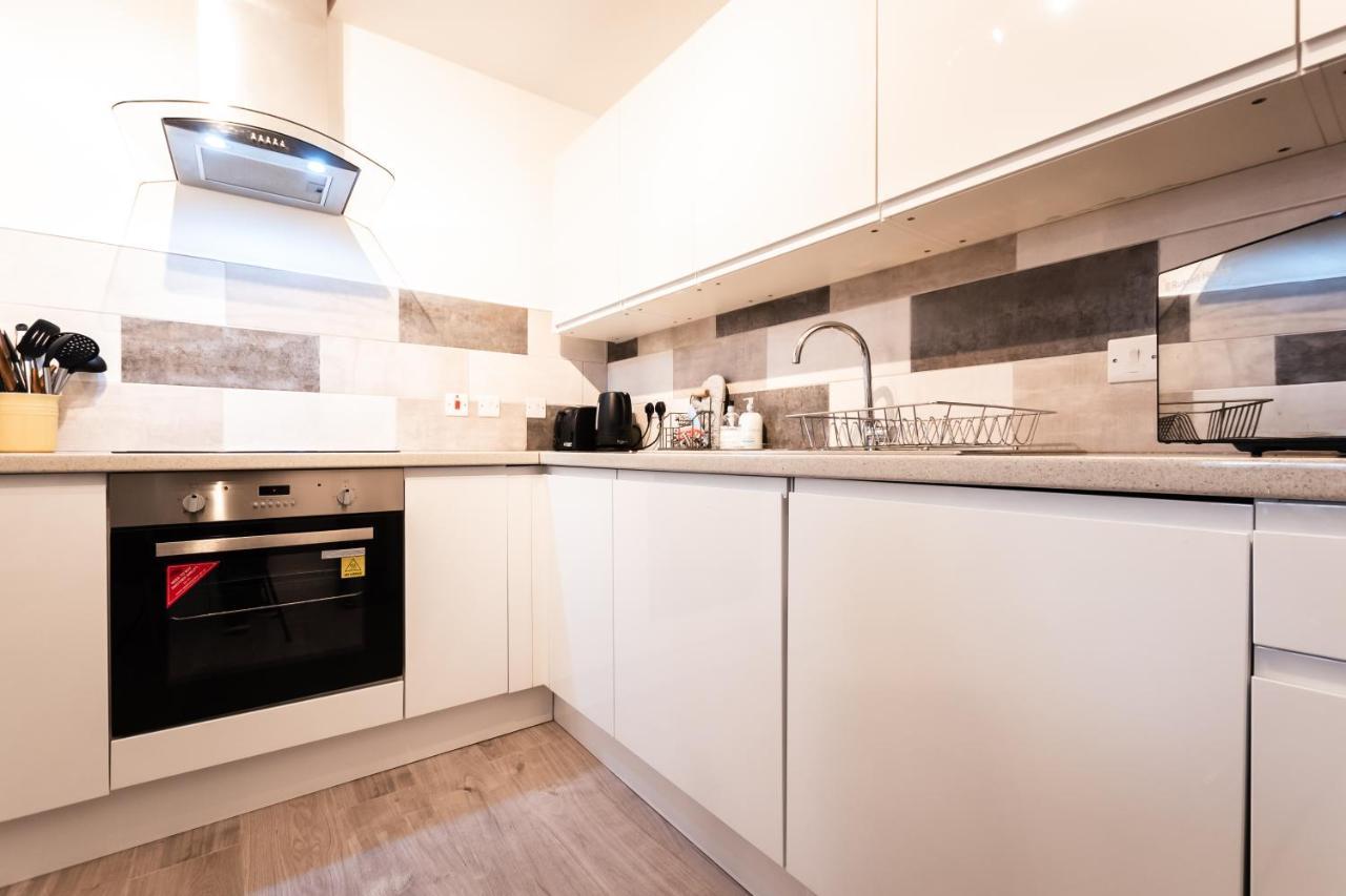 Price - Superb Apartments, Single Beds Or King Size & Sofabed - Amazing Location Close To Mayflower Theatre Free Parking Southampton